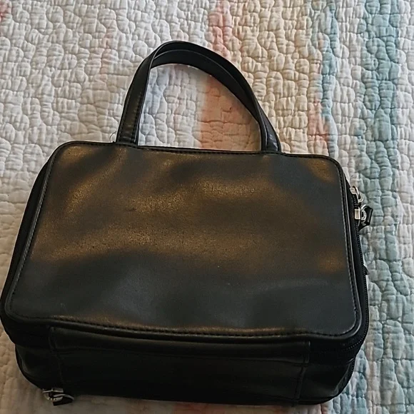 Liz Claiborne black purse - Picture 3 of 5